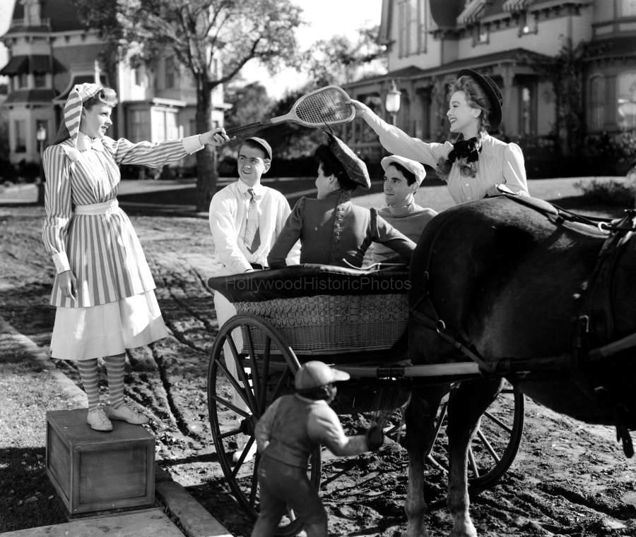 Meet Me in St. Louis 1944 2 With Judy Garland.jpg